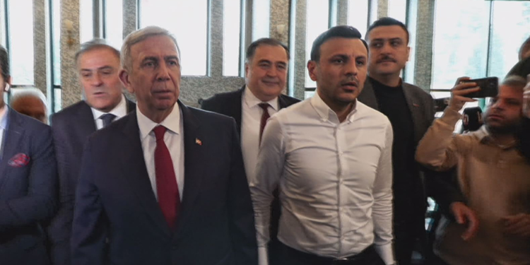 Mansur Yavaş, Saraçhane'deki İBB binasına geldi