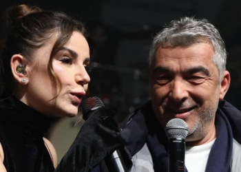 Milletvekili Cantürk Alagöz, sahnede sesiyle beğeni topladı