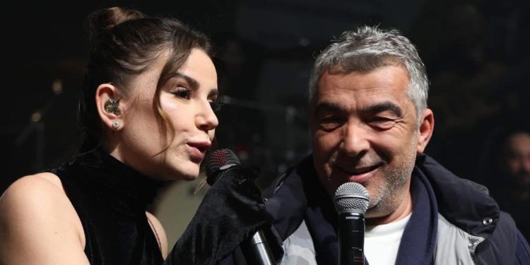 Milletvekili Cantürk Alagöz, sahnede sesiyle beğeni topladı