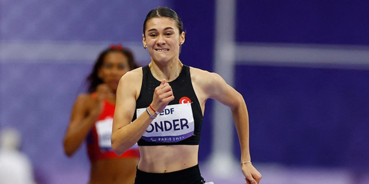 Milli atlet Aysel Önder, dünya rekoru kırarak Avrupa şampiyonu oldu