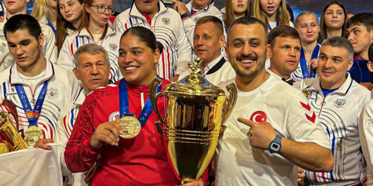 Milli boksör Havvanur Kethüda, Dünya Şampiyonu oldu