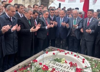 Muhsin Yazıcıoğlu mezarı başında anıldı