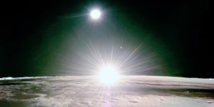 NASA, Ay'da gün batımını paylaştı