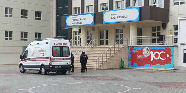 'Noodle'dan zehirlenen 4 öğrenci, hastaneye kaldırıldı 