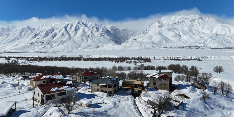 Ovacık'ta kar manzarası dronla görüntülendi