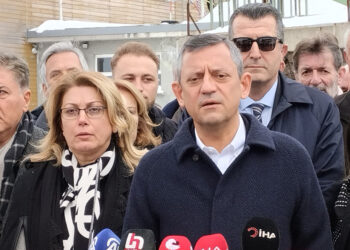 Bu ülkenin yönetimini devralmak ve bu hesapları sormak zorundayız