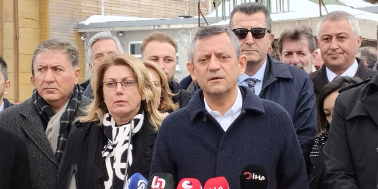 Bu ülkenin yönetimini devralmak ve bu hesapları sormak zorundayız