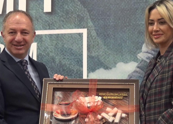 Oltu taşı, kıtlama şekeri ve limonlu çayın rölyefini yaptılar