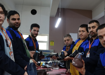 Özel bireyler hem meslek öğreniyor hem üretiyor