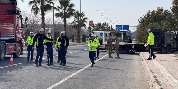 Özel harekat polislerini taşıyan zırhlı araç kaza yaptı: 6 yaralı