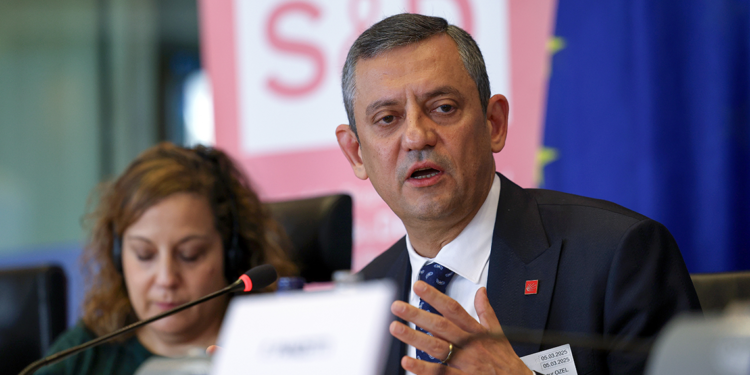 Özgür Özel Avrupa Parlamentosu'nda konuştu