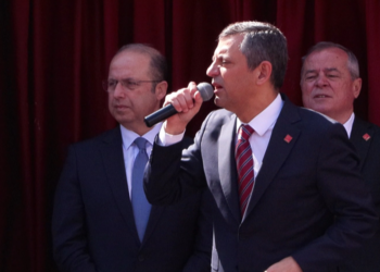 Özgür Özel'den Beylikdüzü Belediyesi'ne destek ziyareti