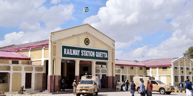 Pakistan'da tren saldırısına yönelik operasyon sona erdi