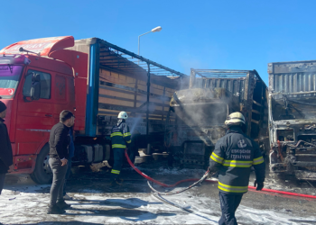 Park halindeki 3 TIR'da yangın
