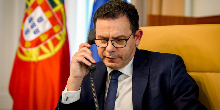 Portekiz'de güvenoyu alamayan hükümet düştü