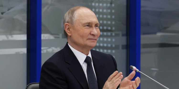 Putin'den Ukrayna için geçici yönetim önerisi