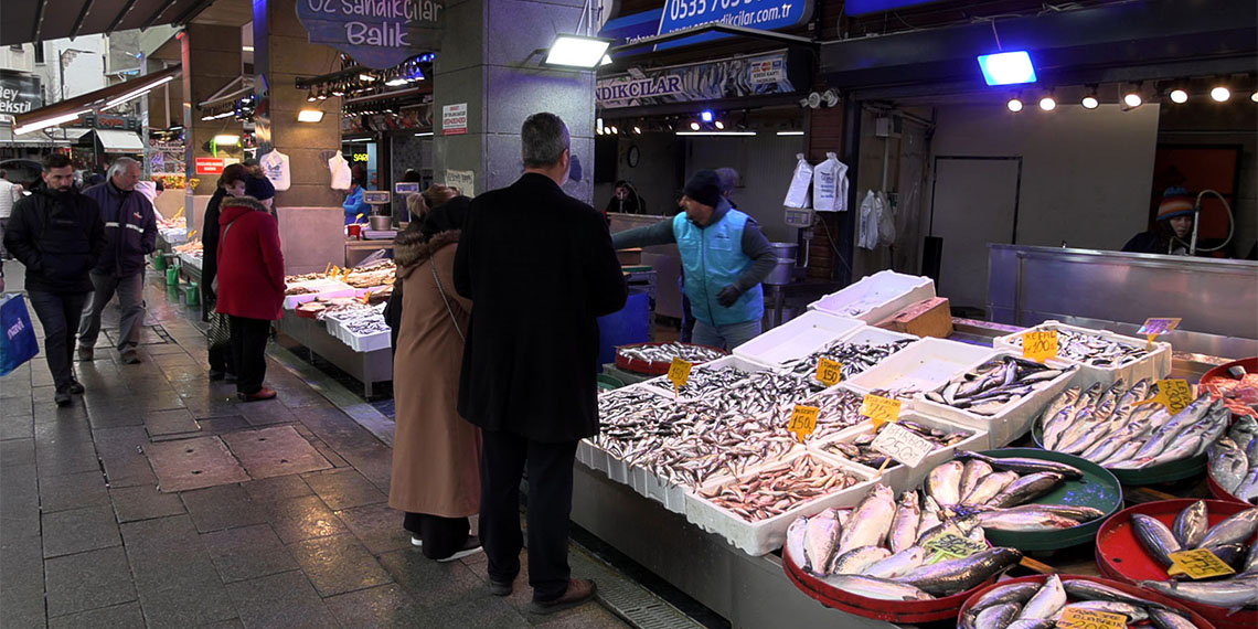 Trabzon’da ramazan ayının ilk gününde balık beklenen ilgiyi görmedi. Ramazanda balığa ilgi azaldı.