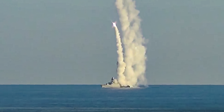 Rus denizaltı, Japon Denizi’nde ‘Kalibr’ seyir füzeleri fırlattı