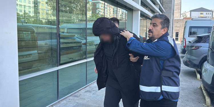 Eğlence mekanında çok sayıda silah çıkan şüpheli gözaltında