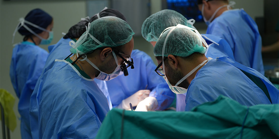 Şeker hastası olduğundan habersiz yaşamını sürdüren 41 yaşındaki Ümit Özkan, şeker hastası olduğunu ayağındaki yarayla öğrendi, ameliyatla hayata tutundu.