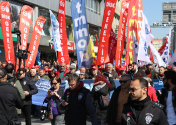 Sendikalardan İmamoğlu'nun gözaltına alınmasına tepki
