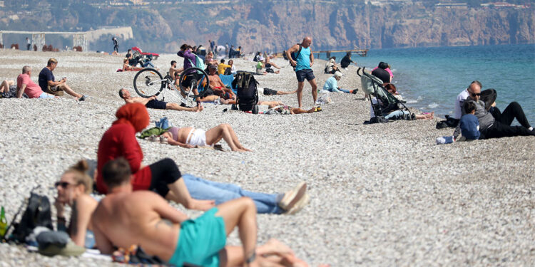 Antalya'da termometreler 20 dereceyi gördü