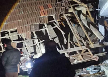 Sinop'ta heyelan; 3 ev yıkıldı: 4 yaralı