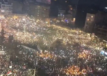 Belgrad'da ülke tarihinin en kalabalık protestosu düzenlendi