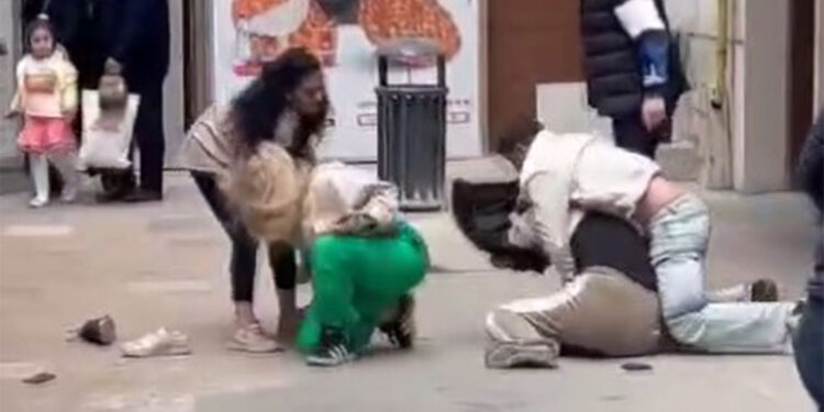 Karabük'te aralarında husumet bulunan iki grup birbirine saldırdı