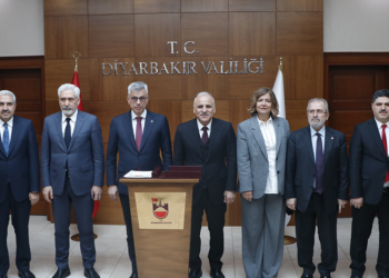 Sağlık Bakanı Kemal Memişoğlu Diyarbakır'da