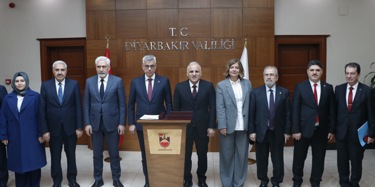 Sağlık Bakanı Kemal Memişoğlu Diyarbakır'da