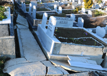 Samsun’da heyelanda mezarlar hasar gördü