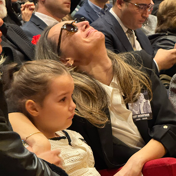 Sanatçı Edip Akbayram için Cemal Reşit Rey'de tören