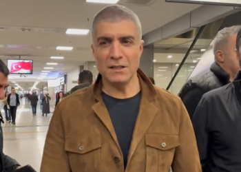 Sanatçı Özcan Deniz Çağlayan Adliyesi'ne geldi