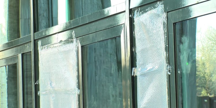 Saraçhane'deki İBB binasında camları kırılan pencereler kapatıldı