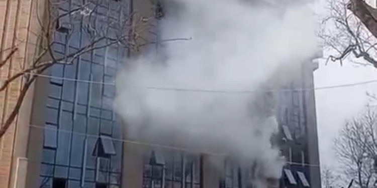 Sarıyer'de 25 katlı otel inşaatında çıkan yangın söndürüldü