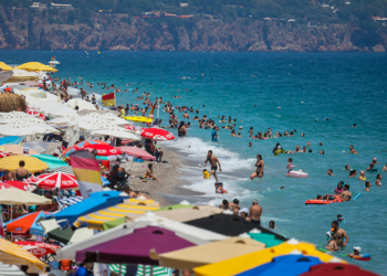 Savaşların bitmesi halinde Antalya'ya 20 milyon turist gelir