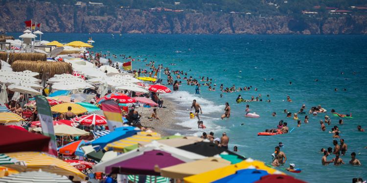 Savaşların bitmesi halinde Antalya'ya 20 milyon turist gelir