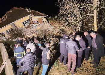 Sinop'ta 3 evin yıkıldığı heyelan sonrası hasar tespit çalışması