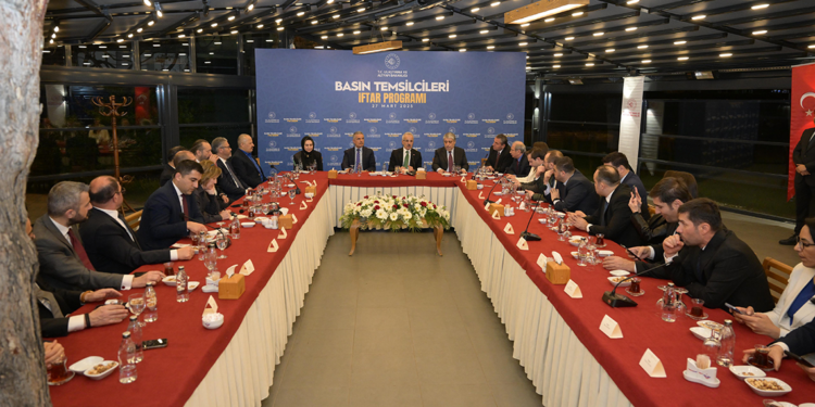 Sosyal medyada 13 yaş altına izin verilmesin