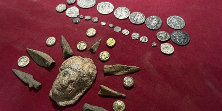 Tarihi eserlerle yakalanan 5 şüpheli gözaltında