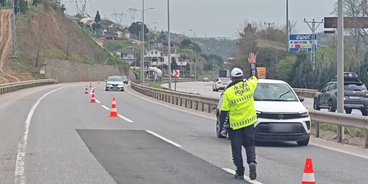 Tatilin 1'nci günü 20 bin 198 sürücüye hız ihlali cezası