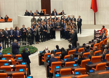 Ali Mahir Başarır Meclis'ten ateş püskürdü