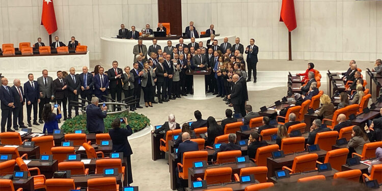 Ali Mahir Başarır Meclis'ten ateş püskürdü