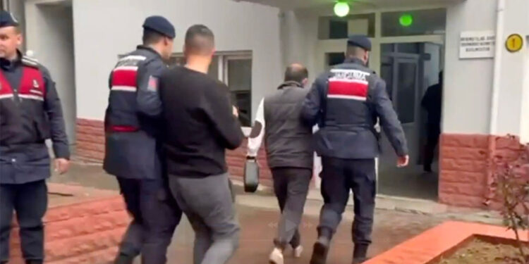 Horoz dövüştürdükleri belirlenen 28 kişiye 258 bin lira ceza