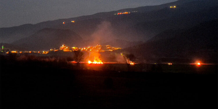 Tosya'da anız yangınları 7 saatte söndürüldü