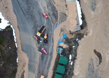 Trabzon'da dere taştı; kara yolu ile alabalık tesisini su bastı