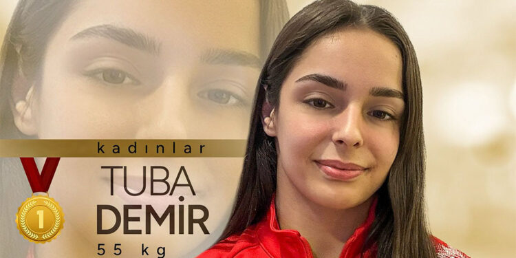 Milli güreşçi Tuba Demir altın madalya kazandı