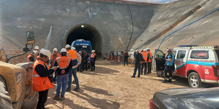 Kayseri'de tünel inşaatında göçük; Ölü ve yaralılar var