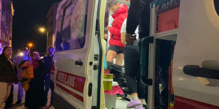 Tartıştığı erkek arkadaşını bıçakla yaraladı